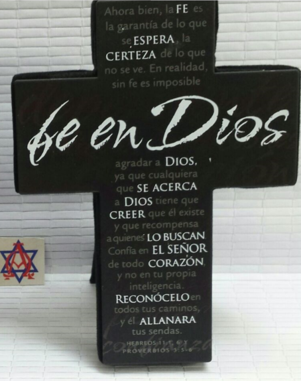 Cruz de escritorio con mensaje Hebreos 11:1-6
