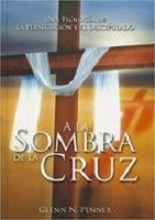 a la sombra de la cruz